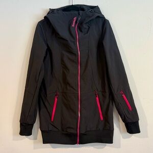 NWT BENCH SOFT SHELL JACKET SIZE SMALL